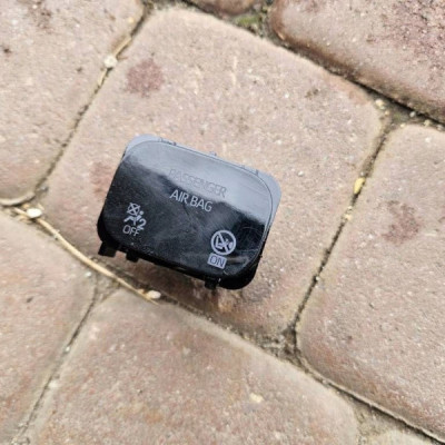 Przycisk włącznik poduszki powietrznej AIRBAG Toyota Aygo X 83950-0H030