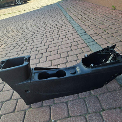 Obudowa osłona tunel środkowy zwykły ręczny EUROPA Opel Astra K