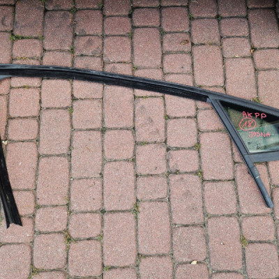 Szyba przód przednia prawa uszczelka drzwi zgarniacz 2017R Opel Astra K