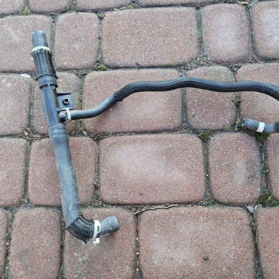 Przewód rura wąż chłodnicy magistrala kolanko Toyota Aygo X 16261-0Q070