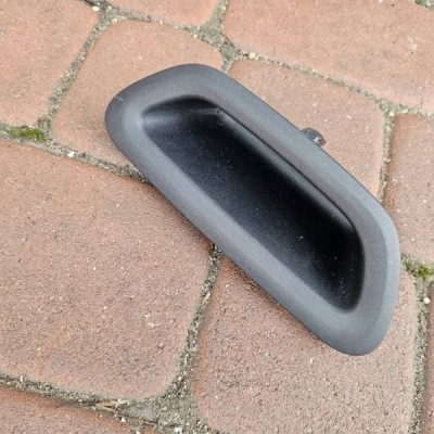 Uchwyt mocowanie zaślepka boczka drzwi tył lewa Toyota Aygo X 74272-0H010