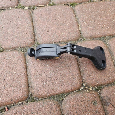 Uchwyt mocowanie wspornik szyby tył drzwi tylnych Toyota Aygo X 62910-0H040