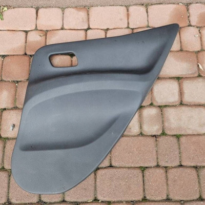 Boczek tapicerka drzwi tył tylny prawa prawy Toyota Aygo X 67640-0H050