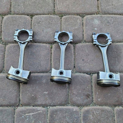 Tłok z korbowodem korbowód 1.0i 2L8 Toyota Aygo X 1KR 1KR-FE