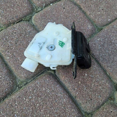 Zamek klapy bagażnika Yaris Toyota Aygo X 69350-02090