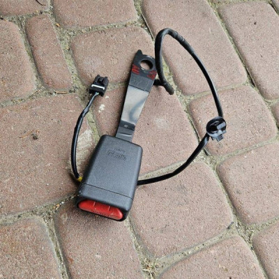 Wpinka zapinka fotela pasażera pasa prawa Toyota Aygo X 201082212
