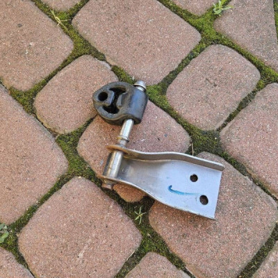 Uchwyt wieszak mocowanie wspornik wydechu 2 Toyota Aygo X 17565-28020