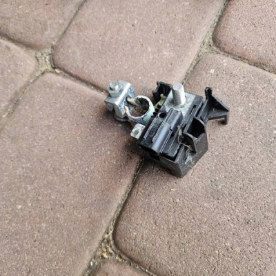 Czujnik klema minusowa czujnik bezpiecznik Toyota Aygo X 28850-K0010