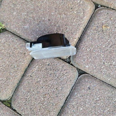 Lampka oświetlenie kabiny wnętrza deski Toyota Aygo X 81330-02060