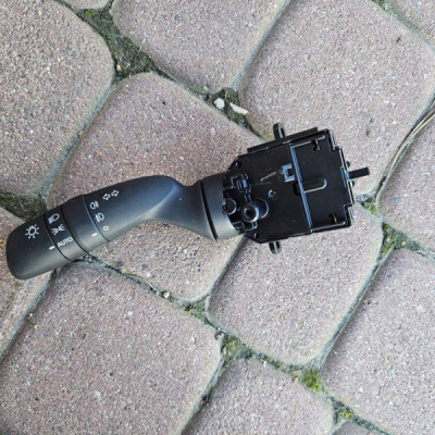 Przełącznik manetka kierownicy kierunkowskazów Toyota Aygo X 02D70
