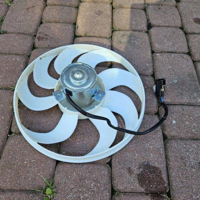 Wentylator chłodnic chłodnice 1.0i 2022R Toyota Aygo X 5YY1245