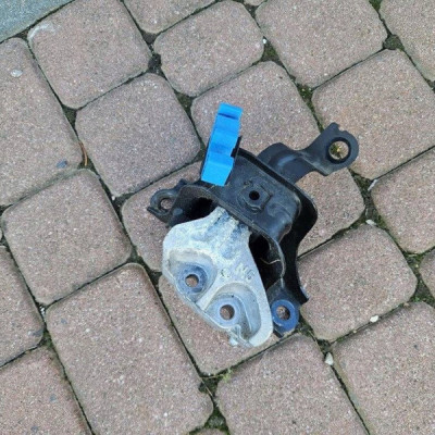 Poduszka łapa silnika mocowanie wspornik 2022r Toyota Aygo X N5 1.0i