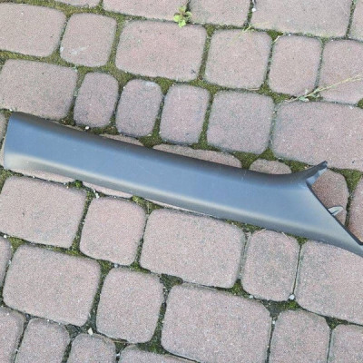 Obudowa osłona słupka czarna podsufitki prawa Toyota Aygo X 62211-0H110